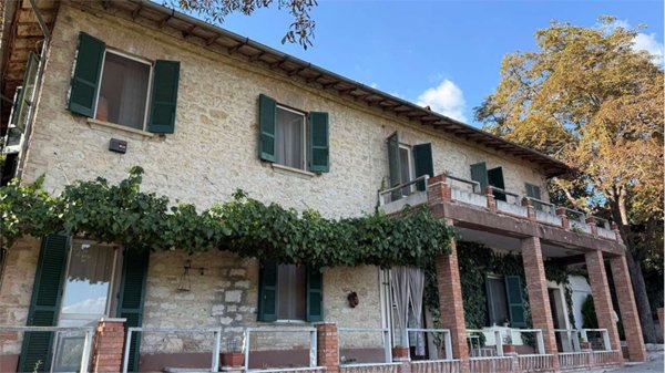 casa indipendente in vendita a Corciano in zona Castelvieto