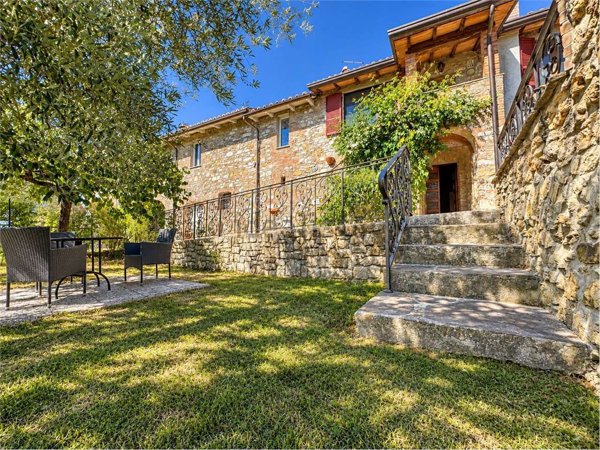 casa indipendente in vendita a Corciano in zona Castelvieto