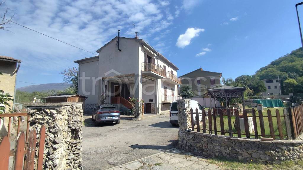 appartamento in vendita a Corciano in zona Capocavallo