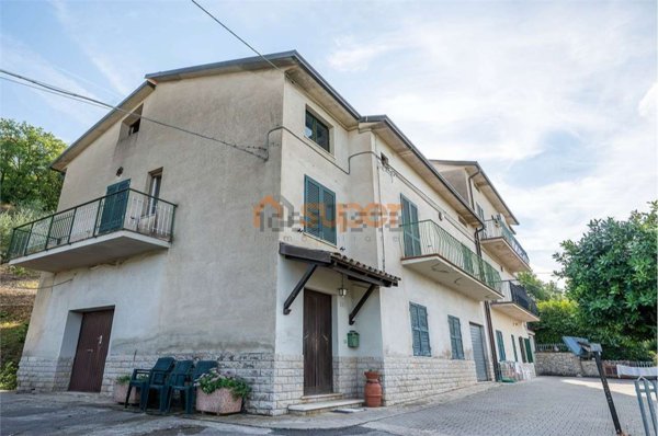appartamento in vendita a Corciano in zona Castelvieto