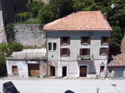 intera palazzina in vendita a Costacciaro