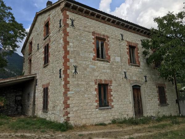 casa indipendente in vendita a Costacciaro