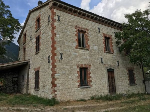 casa indipendente in vendita a Costacciaro