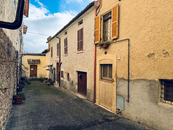 casa indipendente in vendita a Costacciaro