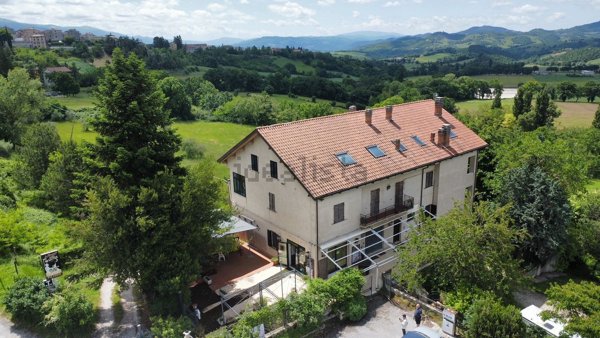 locale commerciale in vendita a Costacciaro