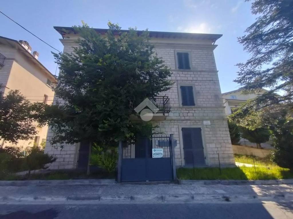 casa indipendente in vendita a Costacciaro