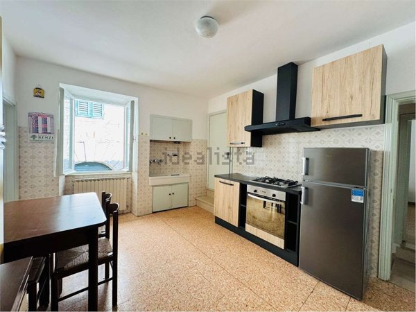 esavano in vendita a Costacciaro