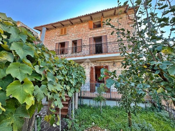 esavano in vendita a Costacciaro