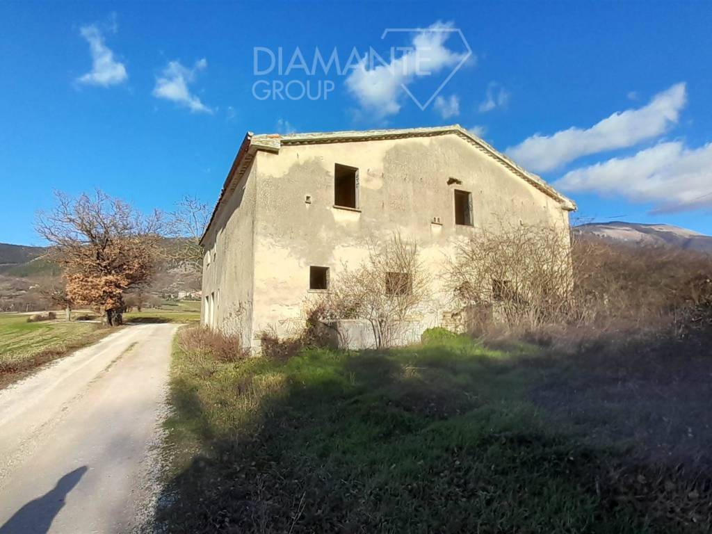 casa indipendente in vendita a Costacciaro