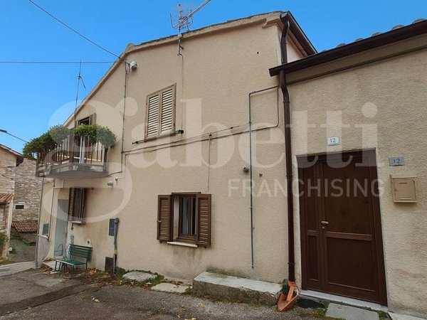 casa indipendente in vendita a Costacciaro in zona Costa San Savino
