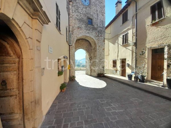 pentavano in vendita a Costacciaro