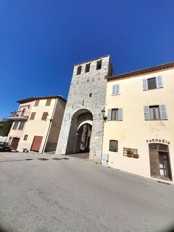 pentavano in vendita a Costacciaro