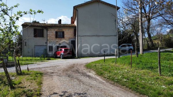 casa indipendente in vendita a Costacciaro