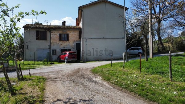 casa indipendente in vendita a Costacciaro