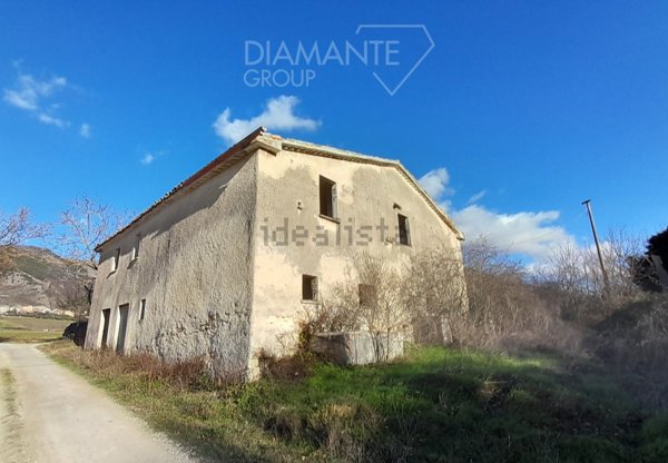casa indipendente in vendita a Costacciaro