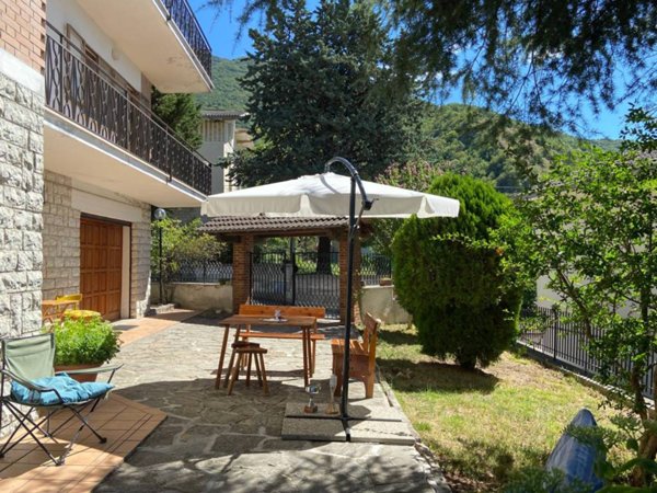 casa indipendente in vendita a Costacciaro