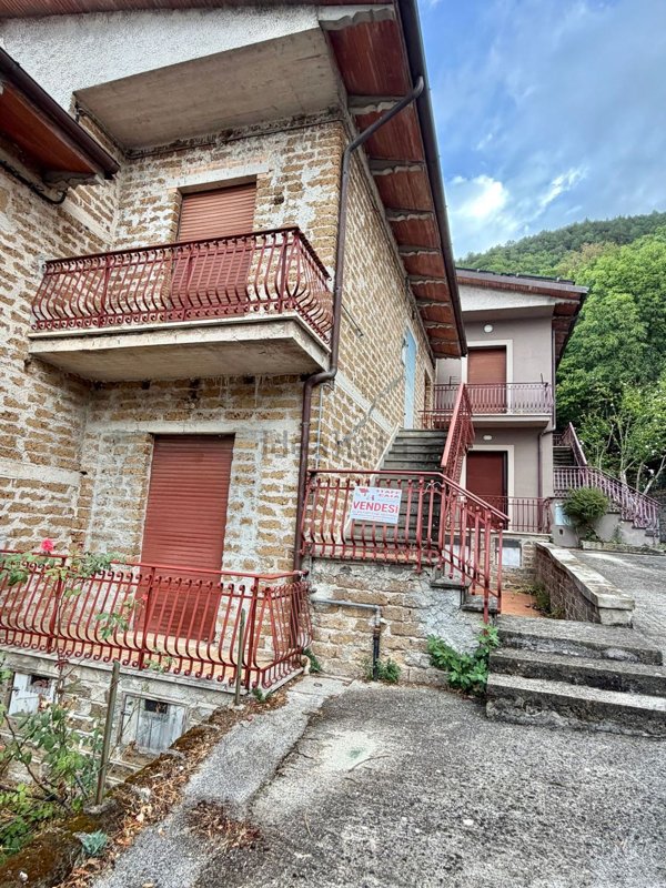 casa indipendente in vendita a Costacciaro in zona Costa San Savino