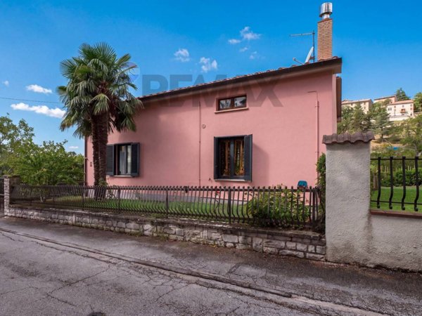 casa indipendente in vendita a Costacciaro