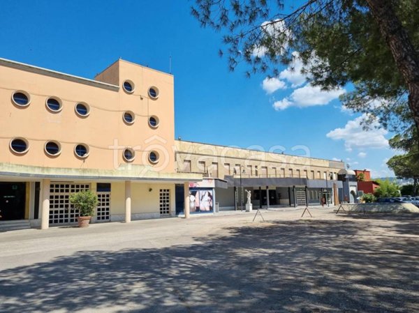 negozio in vendita a Deruta in zona San Nicolò di Celle