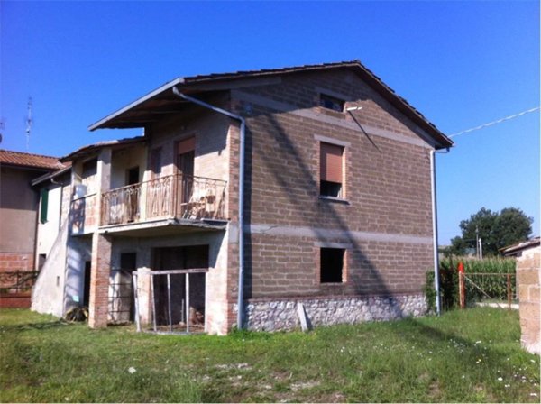 casa indipendente in vendita a Deruta in zona Sant'Angelo di Celle