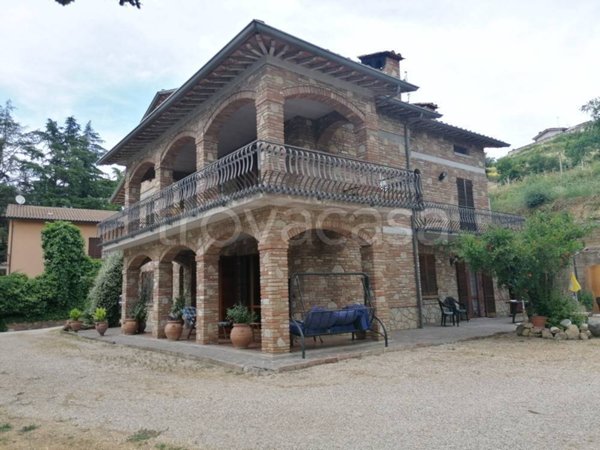 casa indipendente in vendita a Deruta in zona Ponte Nuovo