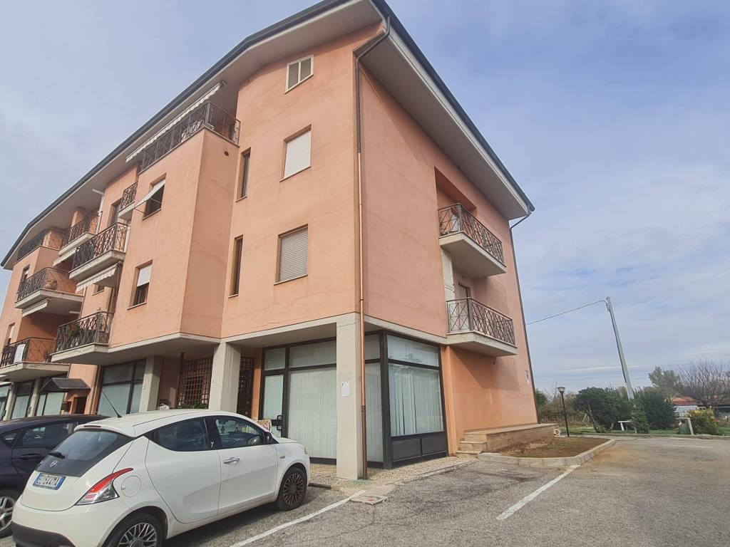 appartamento in vendita a Deruta in zona Fanciullata