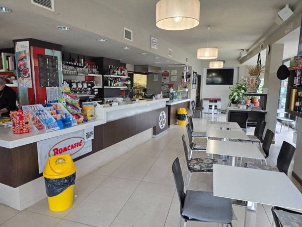 negozio in vendita a Deruta in zona San Nicolò di Celle