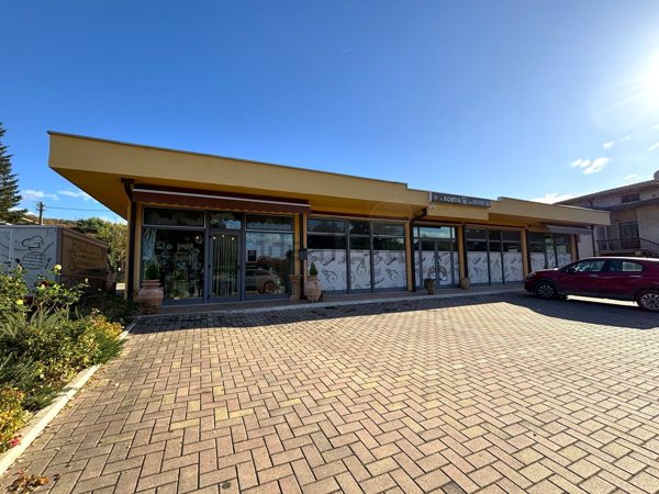 locale di sgombero in vendita a Deruta in zona Casalina