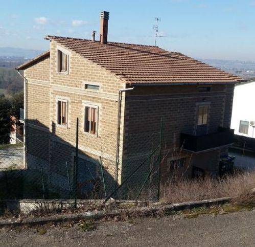 casa indipendente in vendita a Deruta