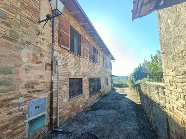 appartamento in vendita a Deruta in zona Castelleone