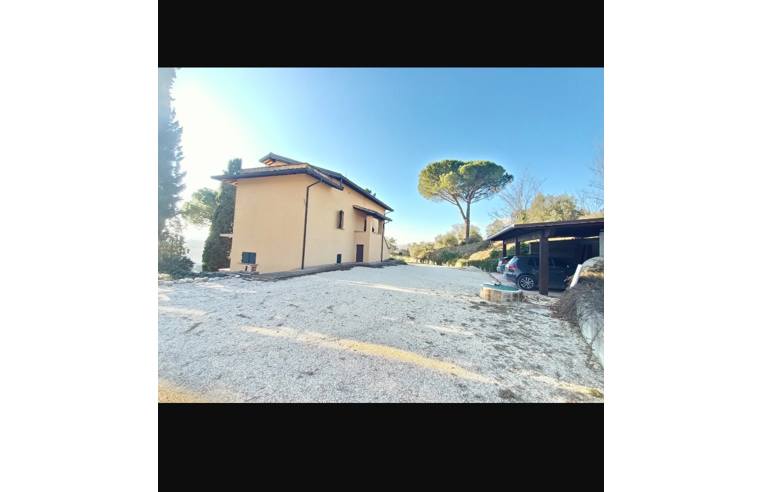 casa indipendente in vendita a Deruta in zona Ponte Nuovo