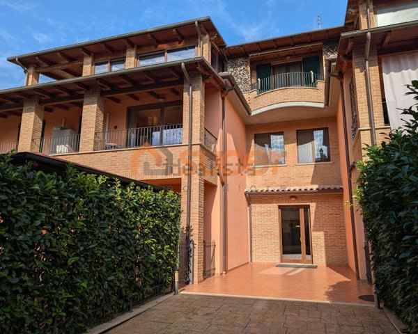 appartamento in vendita a Deruta in zona Sant'Angelo di Celle