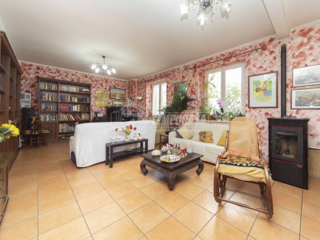 casa indipendente in vendita a Deruta