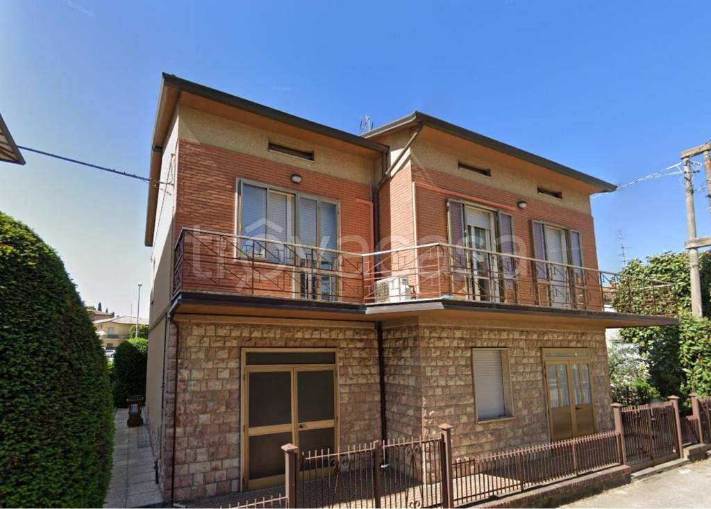 casa indipendente in vendita a Deruta