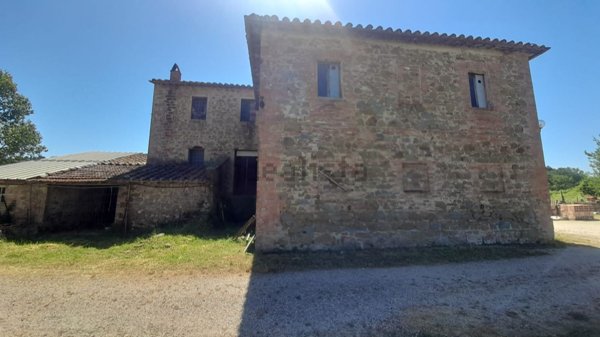 locale di sgombero in vendita a Deruta