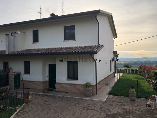 casa indipendente in vendita a Deruta