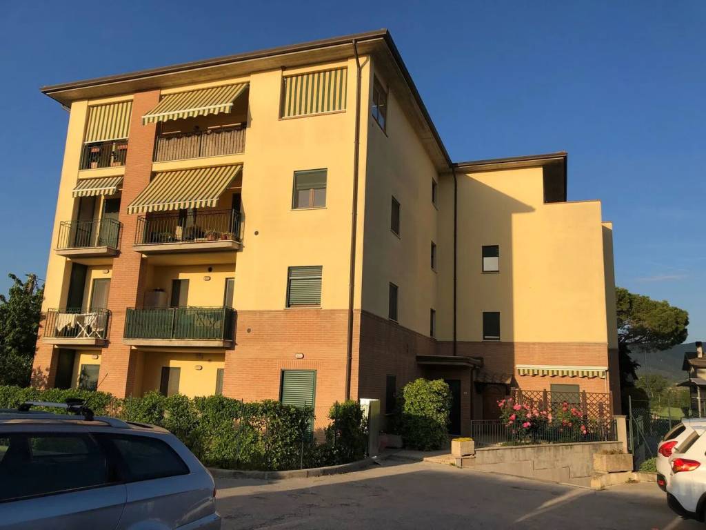 appartamento in vendita a Deruta in zona Sant'Angelo di Celle