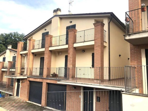 casa indipendente in vendita a Deruta