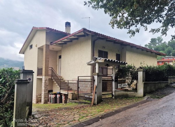 casa indipendente in vendita a Deruta
