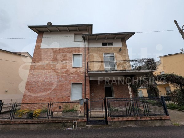 casa indipendente in vendita a Deruta