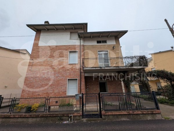 casa indipendente in vendita a Deruta
