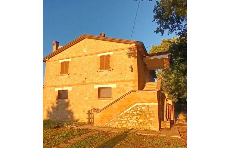 casa indipendente in vendita a Deruta in zona Castelleone