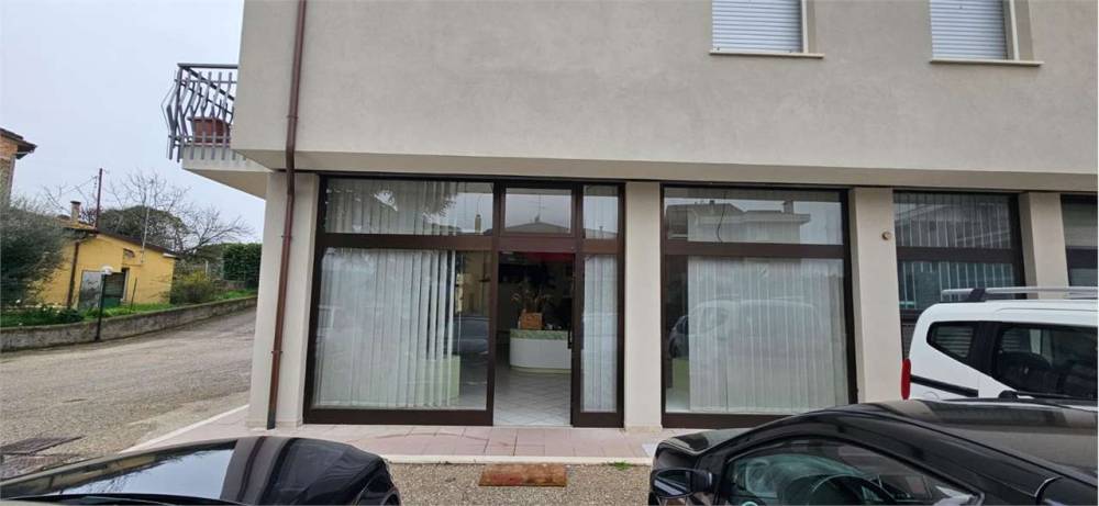 negozio in vendita a Deruta in zona Ripabianca