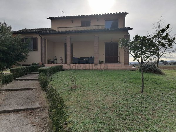 casa indipendente in vendita a Deruta in zona Sant'Angelo di Celle