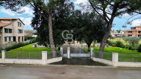 casa indipendente in vendita a Deruta