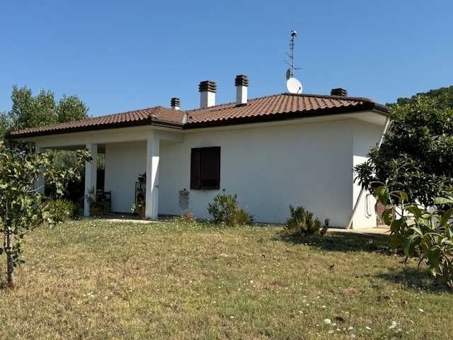 casa indipendente in vendita a Deruta