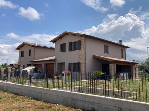 casa indipendente in vendita a Deruta in zona San Nicolò di Celle