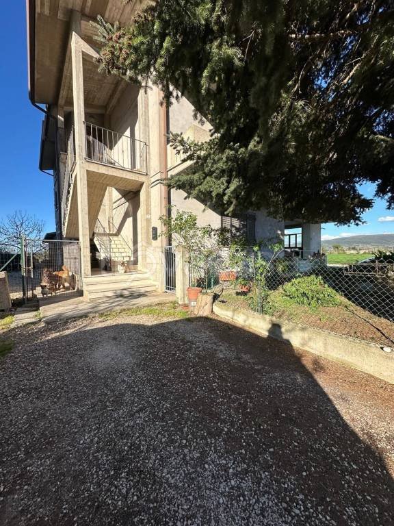 appartamento in vendita a Deruta in zona Sant'Angelo di Celle