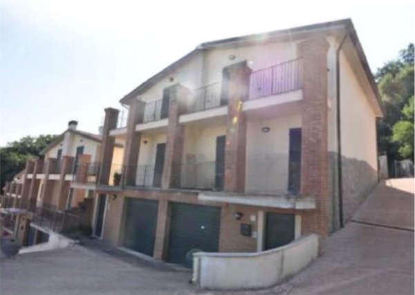 casa indipendente in vendita a Deruta