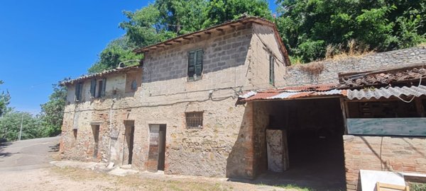 locale di sgombero in vendita a Deruta